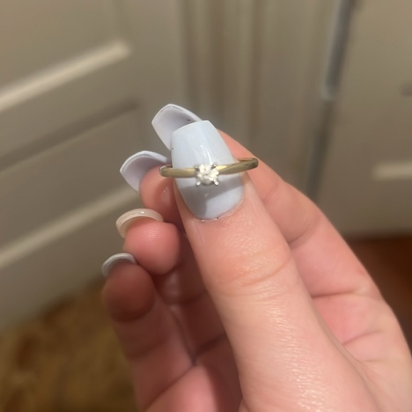 Engagement ring - Picture 2 of 4